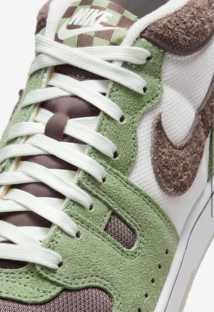 Nike Attack
Oil Green and Ironstone